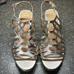 White Mountain NWOB Gold Wedge Sandals